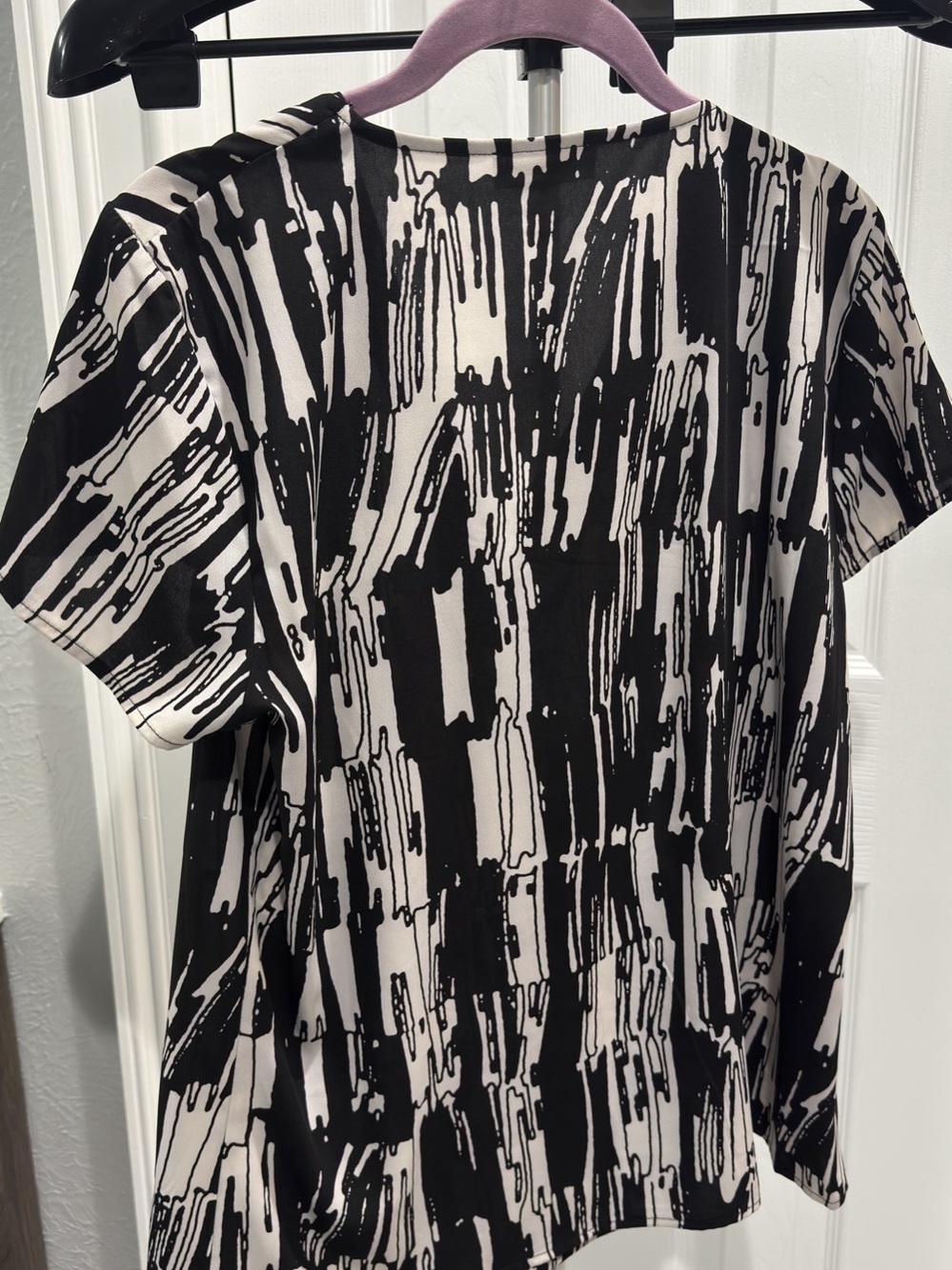 Calvin Klein Abstract Print Short Sleeve Top in Black & White Like New